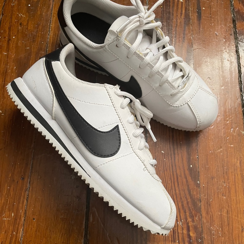 Nike Cortez size 7W